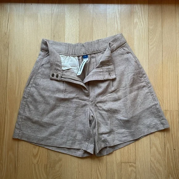 Extra High-Waisted Taylor Linen-Blend Trouser Shorts -- 5-inch inseam - Picture 2 of 5